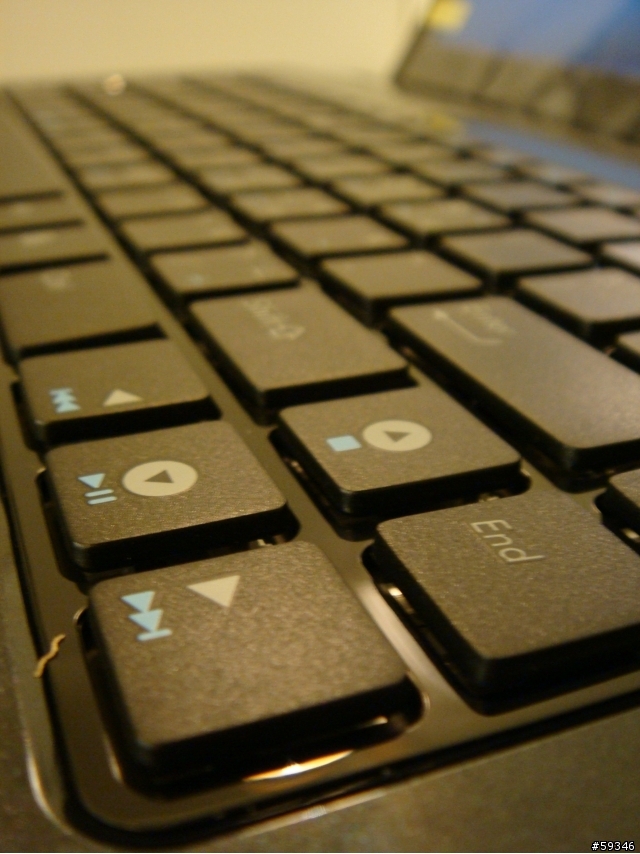 (開箱)ASUS A42JV Core i5-520 + Nv GT335M 1G ~就是要這兩張貼紙