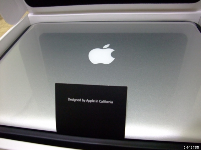 我的生日禮物 APPLE MacBook Pro 13到手嚕~