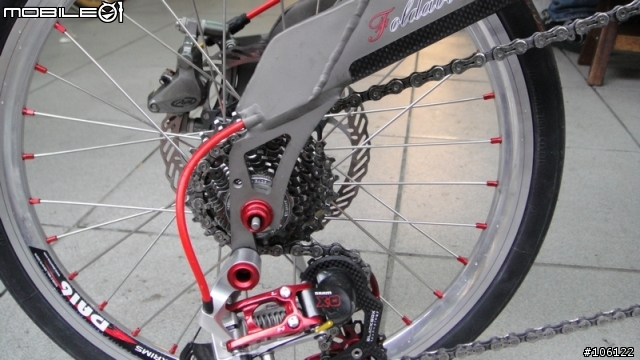 2010 Birdy Titanium與2005 BD-1 Titanium新舊碟剎鈦鳥之比較(外觀篇)