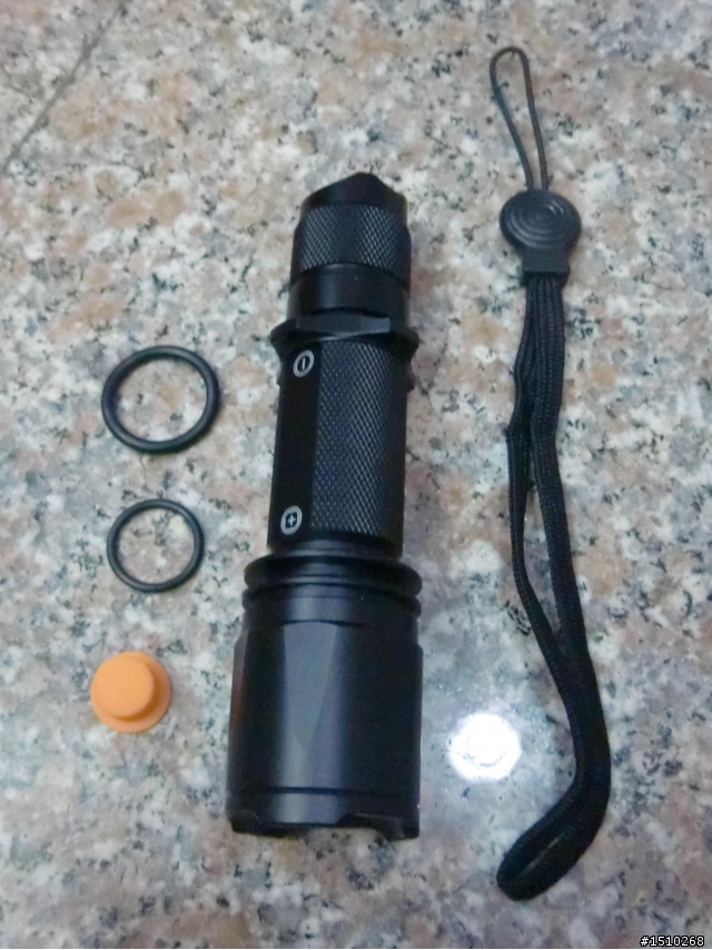 低調手電筒: UltraFire Cree C8 & Fenix TK11 分享