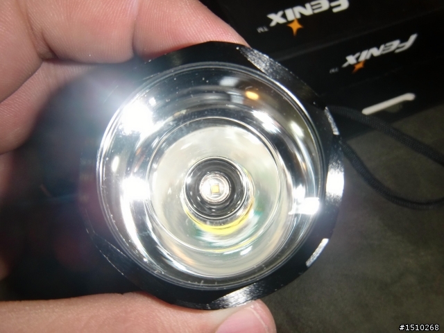 低調手電筒: UltraFire Cree C8 & Fenix TK11 分享