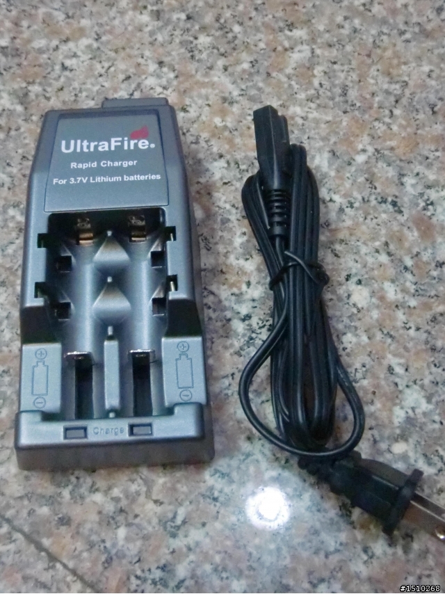 低調手電筒: UltraFire Cree C8 & Fenix TK11 分享