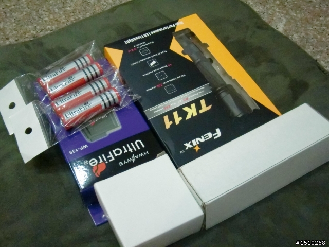 低調手電筒: UltraFire Cree C8 & Fenix TK11 分享