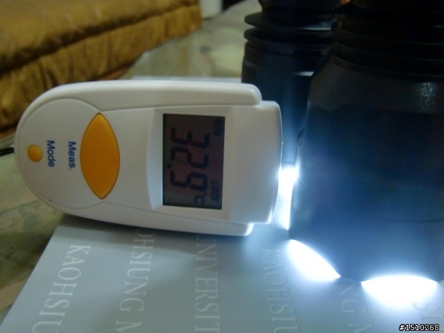 低調手電筒: UltraFire Cree C8 & Fenix TK11 分享