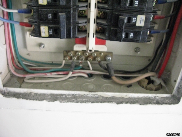 DIY壁掛液晶電視及鑽孔的問題.....
