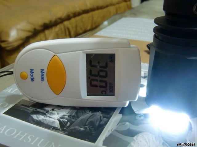 低調手電筒: UltraFire Cree C8 & Fenix TK11 分享