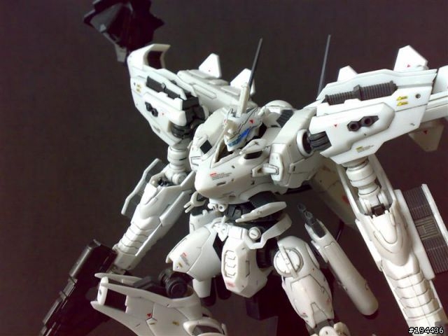 機戰傭兵White Glint素組+墨線+水貼+消光