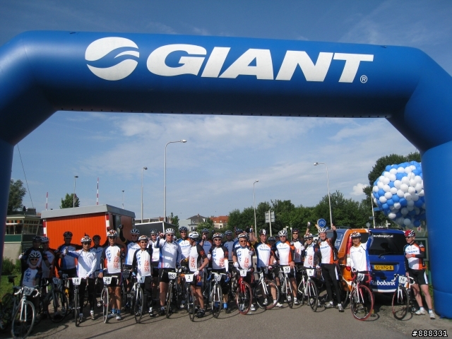捷安特標哥長征荷蘭第一天 上傳照片就抽Giant TCR1和小折