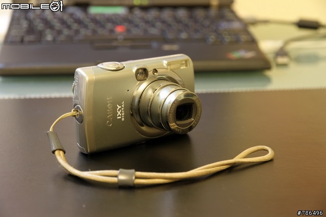 終於踏進單眼的敗家之路...Canon 7D 開箱...