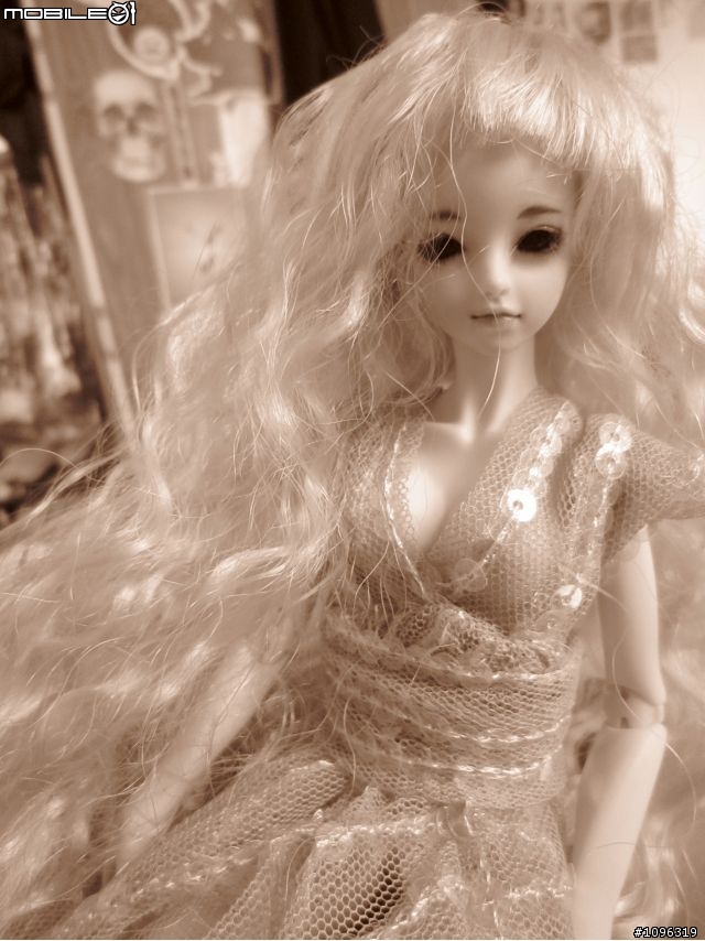 【歡樂分享】Barbie開箱~CANON IXUS 210 IS。(內有玩偶不喜勿入)