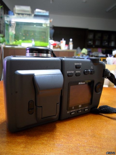 懷念的3C-Nikon 995