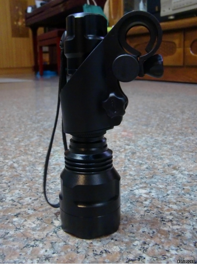 低調手電筒: UltraFire Cree C8 & Fenix TK11 分享