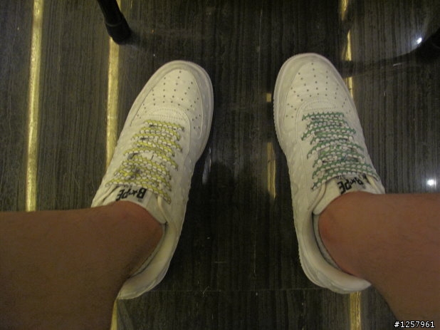 BAPE過季鞋的新裝扮 KAWS加持