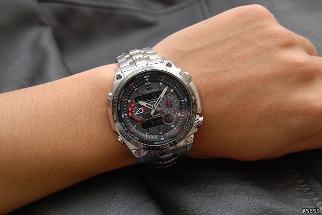 Casio 首款雙顯六局電波 EDIFICE ECW-M300DB 開箱