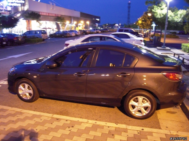 遲來的開箱 MAZDA 3 1.6頂級 鐵灰色 補原廠ZOOM ZOOM尾飾管圖唷 ...