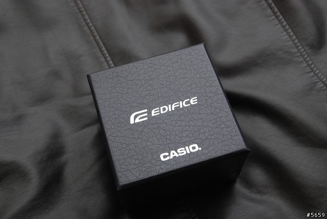 Casio 首款雙顯六局電波 EDIFICE ECW-M300DB 開箱