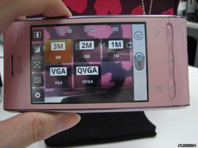 多媒體展中的粉紅香奈兒 LG GT540