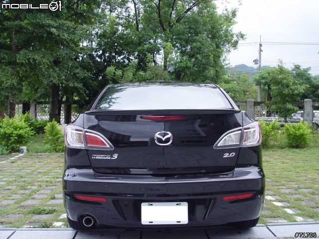 NEW MAZDA 3 四門2.0黑色款式之開箱文!!(有車圖)但無美女@@!