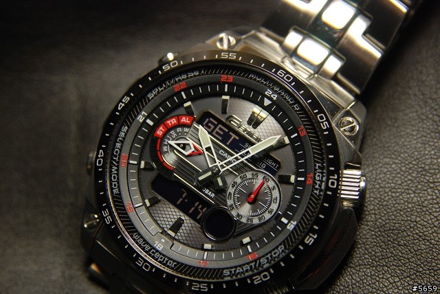 Casio 首款雙顯六局電波 EDIFICE ECW-M300DB 開箱