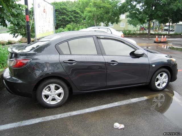 遲來的開箱 MAZDA 3 1.6頂級 鐵灰色 補原廠ZOOM ZOOM尾飾管圖唷 ...