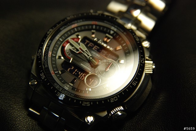 Casio 首款雙顯六局電波 EDIFICE ECW-M300DB 開箱