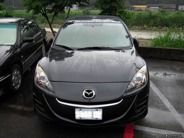 遲來的開箱 MAZDA 3 1.6頂級 鐵灰色 補原廠ZOOM ZOOM尾飾管圖唷 ...