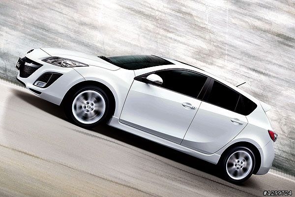 到底買Civic還是Mazda3比較划算?