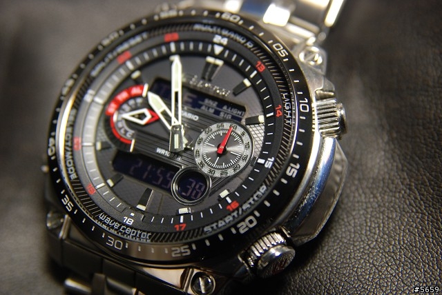 Casio 首款雙顯六局電波 EDIFICE ECW-M300DB 開箱