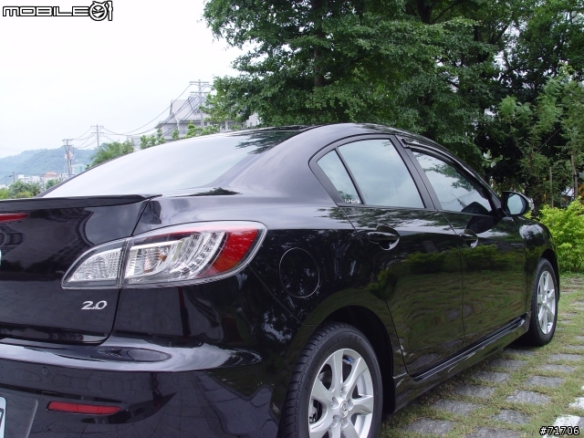 NEW MAZDA 3 四門2.0黑色款式之開箱文!!(有車圖)但無美女@@!