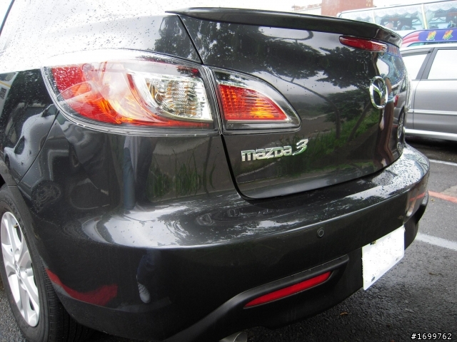 遲來的開箱 MAZDA 3 1.6頂級 鐵灰色 補原廠ZOOM ZOOM尾飾管圖唷 ...