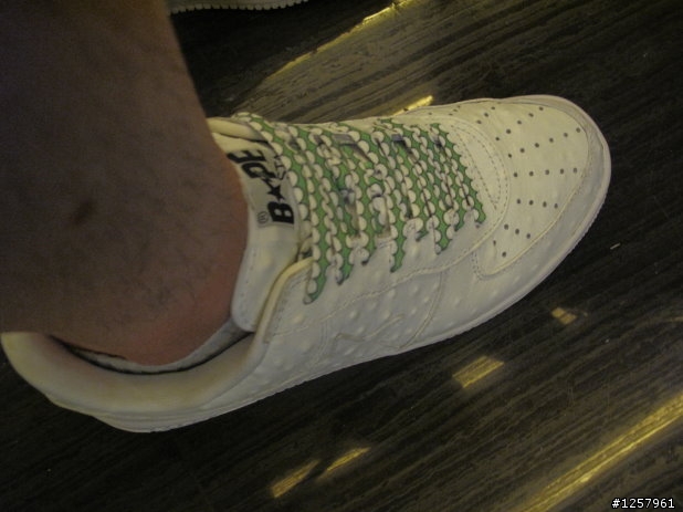 BAPE過季鞋的新裝扮 KAWS加持