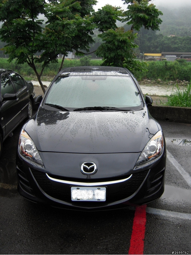 遲來的開箱 MAZDA 3 1.6頂級 鐵灰色 補原廠ZOOM ZOOM尾飾管圖唷 ...