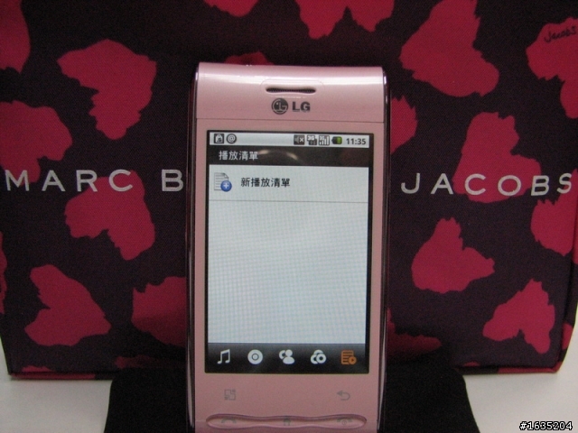 多媒體展中的粉紅香奈兒 LG GT540