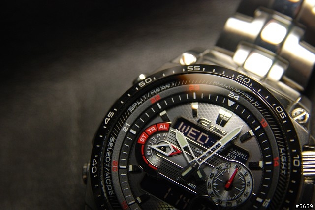Casio 首款雙顯六局電波 EDIFICE ECW-M300DB 開箱