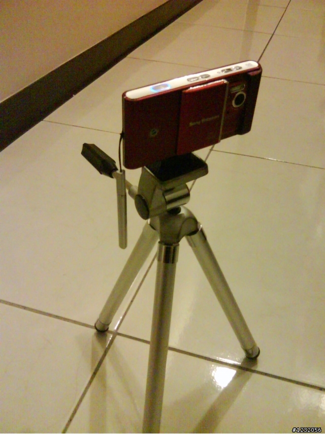 DIY Sony ericsson 手機(Satio) 相機腳架