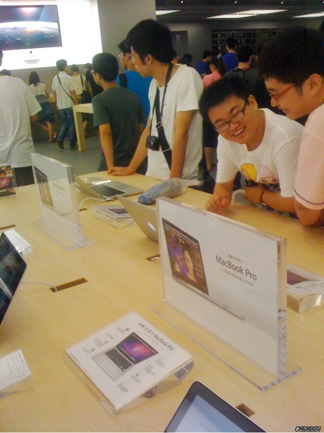 上海浦東Apple第一家直營旗艦店開幕