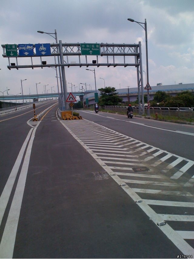 新北大橋機車道試騎...