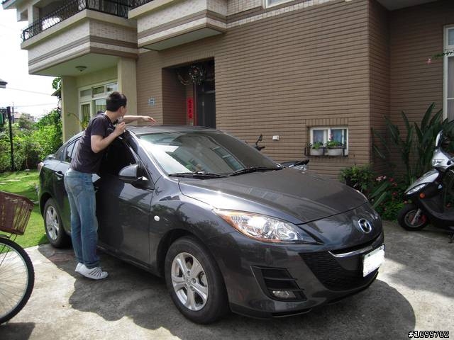遲來的開箱 MAZDA 3 1.6頂級 鐵灰色 補原廠ZOOM ZOOM尾飾管圖唷 ...
