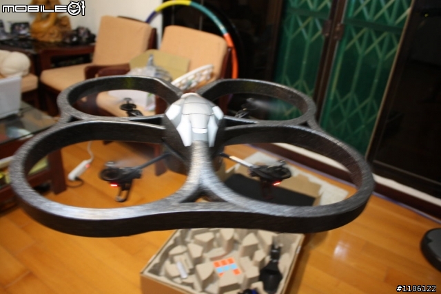 開箱文~AR.drone 法國空運來台,全台唯一,四軸飛行器