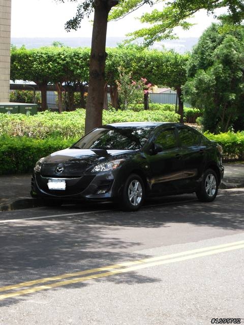 遲來的開箱 MAZDA 3 1.6頂級 鐵灰色 補原廠ZOOM ZOOM尾飾管圖唷 ...