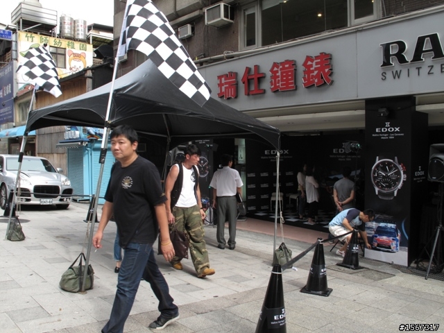 昨天下午東區好多台Bluebird計程車