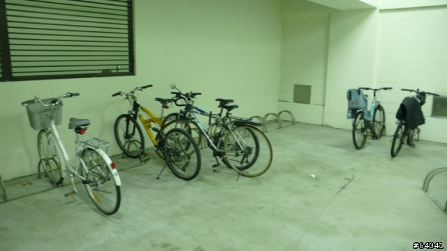 大型重車停車位難尋,但是幫他弄了還不領情呀