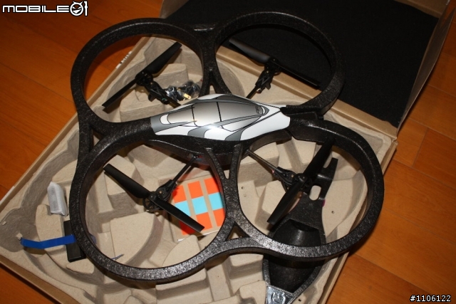 開箱文~AR.drone 法國空運來台,全台唯一,四軸飛行器