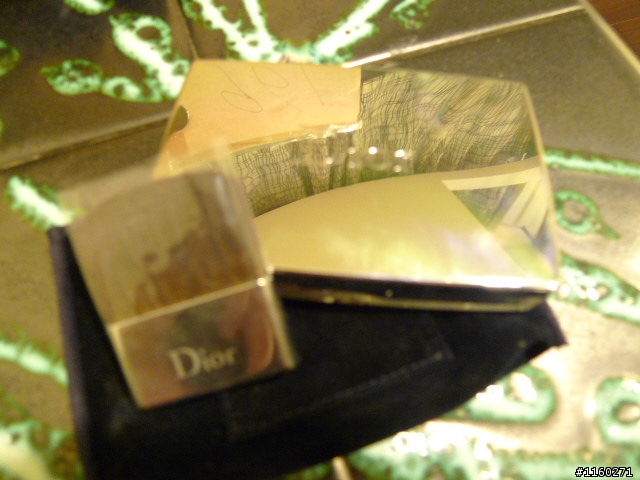 裸妝新選擇.Dior光柔礦物水3D粉餅
