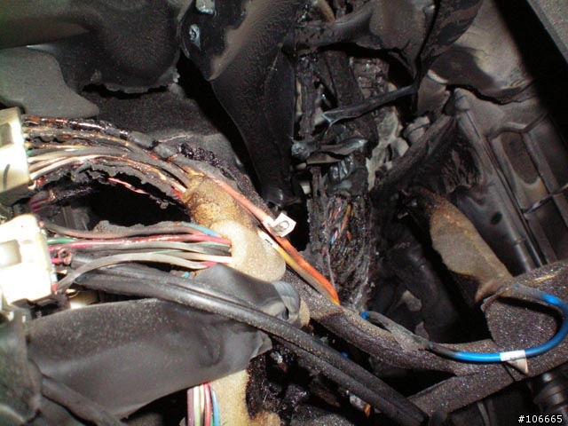 我的五門TIIDA發生車子內部起火燃燒事件(處理結果詳情請至第17頁)