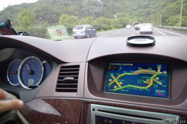 【車機分享】飛來訊車內電視LT101 會報路況、播數位行動電視的兔子