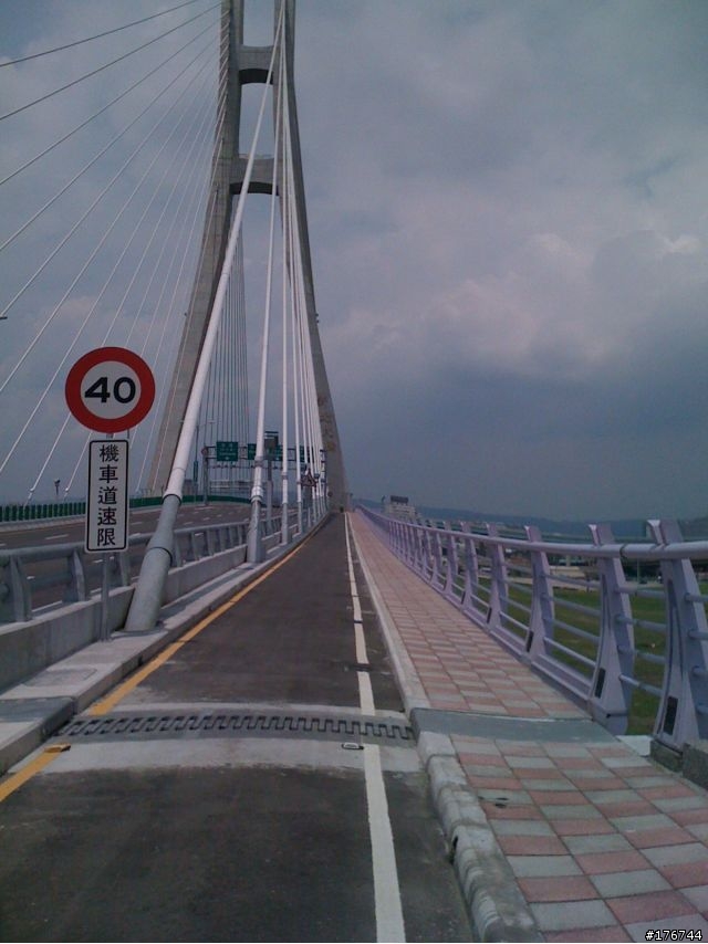 新北大橋機車道試騎...
