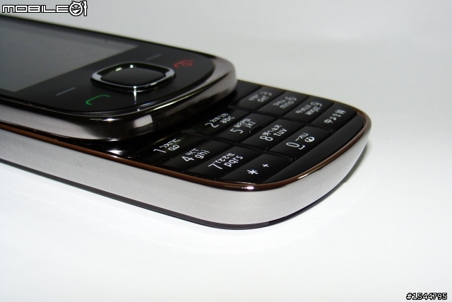 NOKIA 7230 便宜又大碗3G手機開箱篇