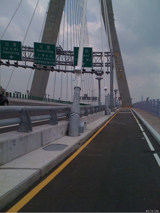 新北大橋機車道試騎...