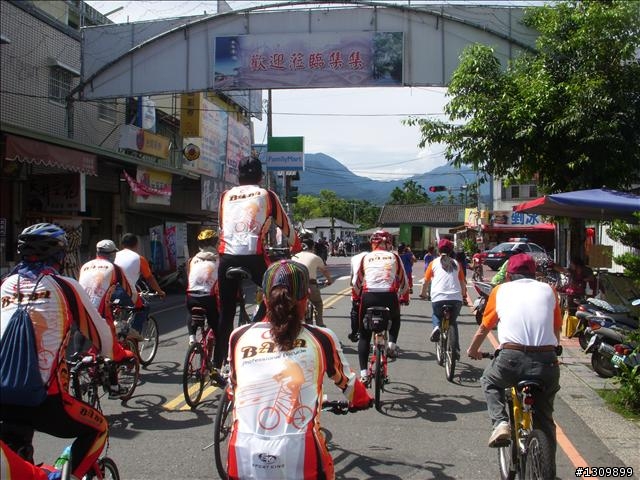 活力集集鐵馬行,集中精神向前行